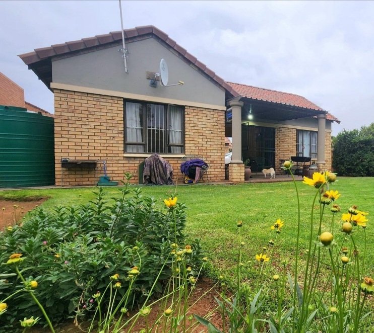 2 Bedroom Property for Sale in Langenhovenpark Free State